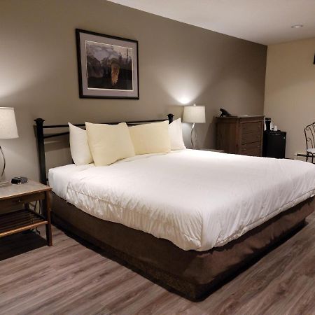 Woodland Inn Meadow Lake ภายนอก รูปภาพ